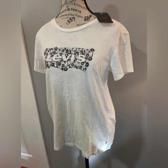 NWT Levi’s Women’s Graphic Logo Tee – White Floral - Picture 3 of 7